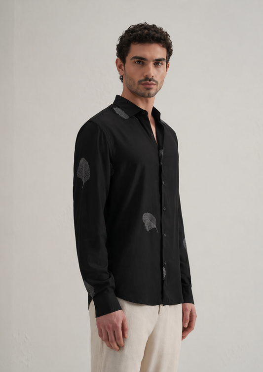 black-Cream Feather Embroidery Shirt